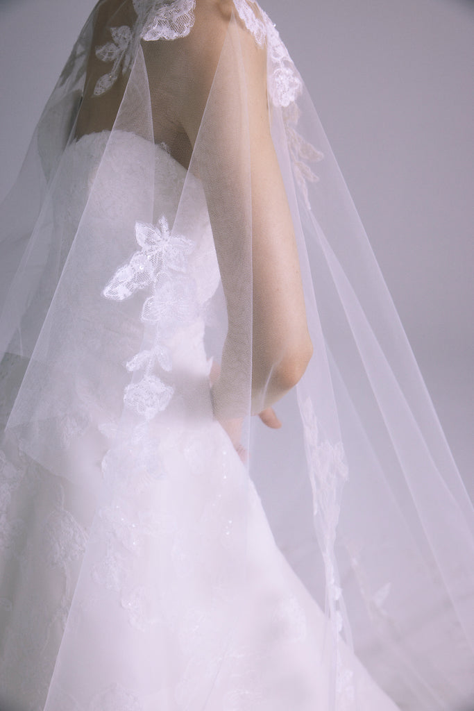 Product Chantilly Lace Veil Cape Image