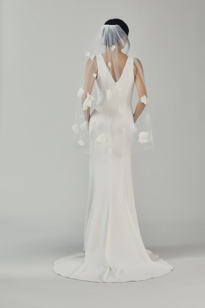 Product Elbow length veil with petals Image