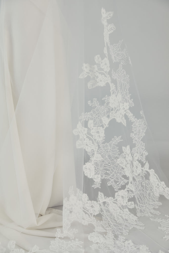 Product Chantilly Lace Veil Image