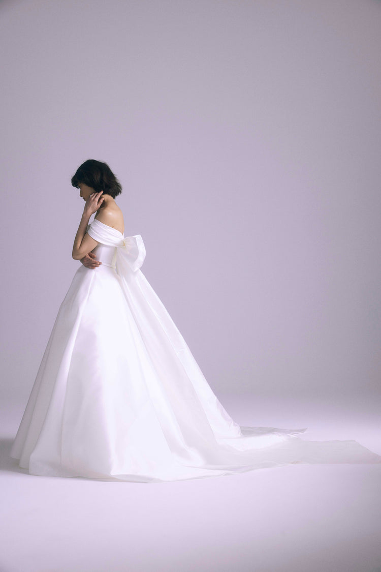 Antonia, dress from Collection Bridal by Amsale, Fabric: taffeta