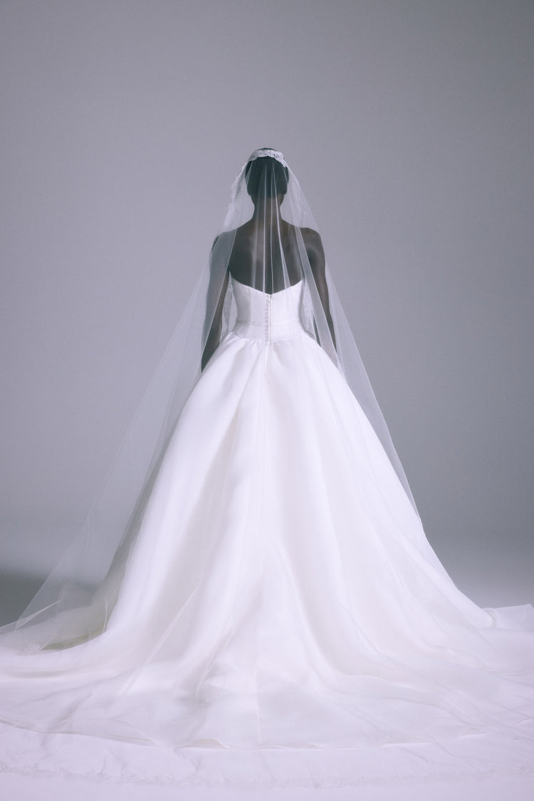 Delicate Lace Trimmed Veil, accessory from Collection Accessories by Amsale