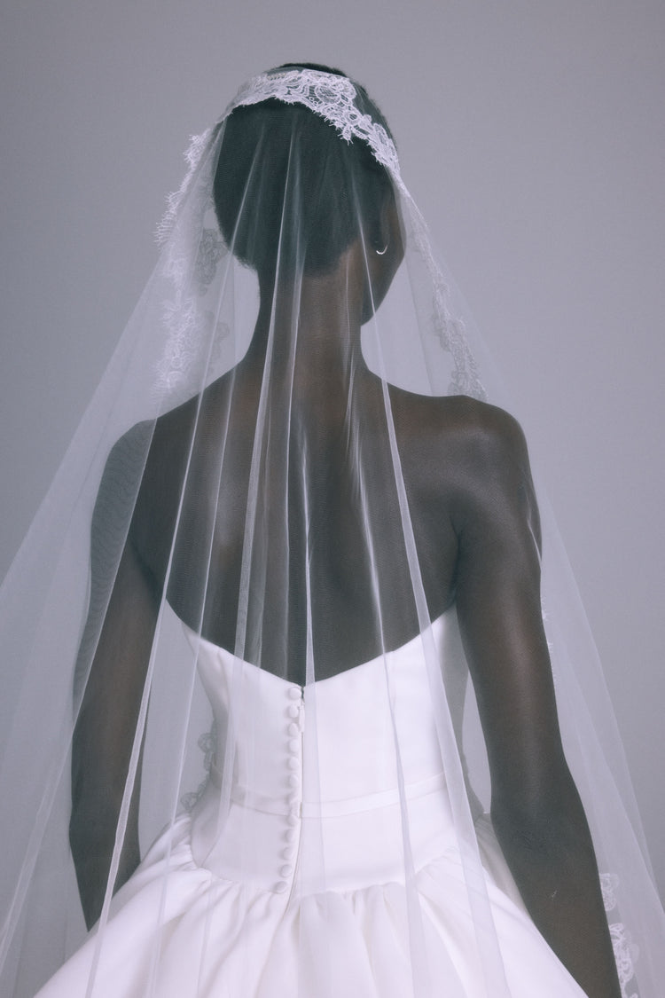 Delicate Lace Trimmed Veil, accessory from Collection Accessories by Amsale