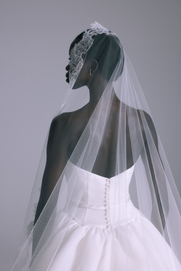 Delicate Lace Trimmed Veil, accessory from Collection Accessories by Amsale