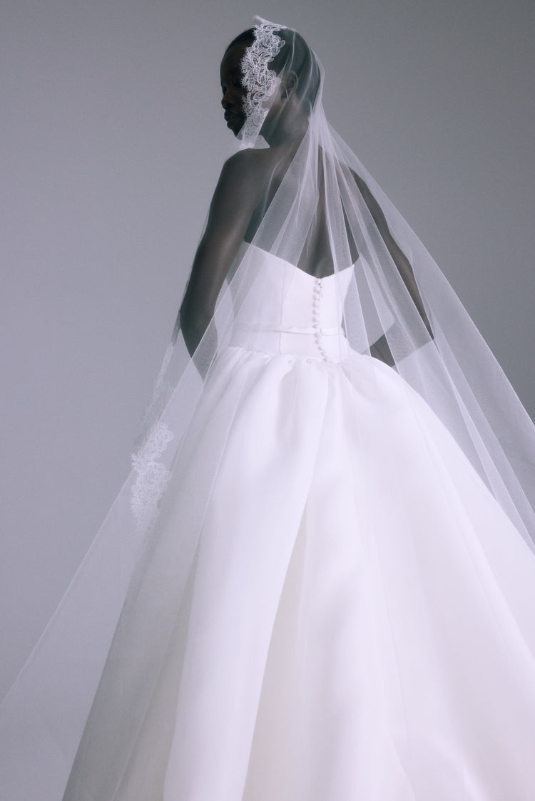 Delicate Lace Trimmed Veil, accessory from Collection Accessories by Amsale