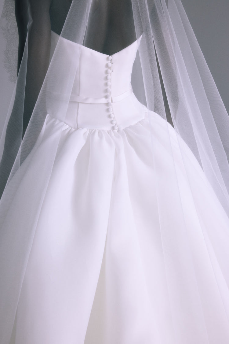 Camelia, dress from Collection Bridal by Amsale, Fabric: gazar