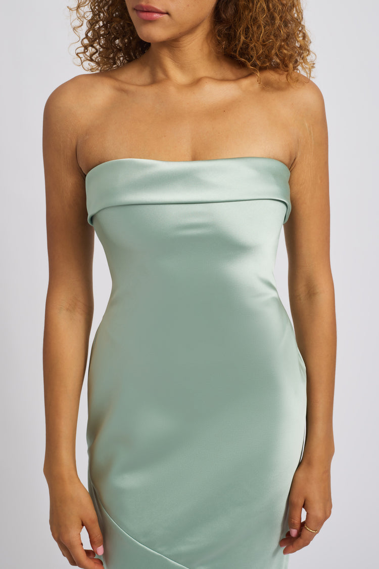 Fable, dress from Collection Bridesmaids by Amsale, Fabric: fluid-satin