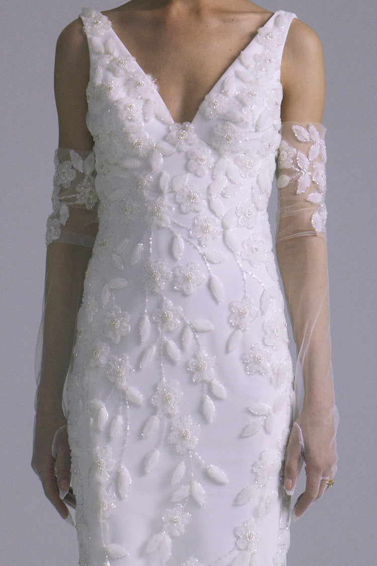 Embellished Tulle Glove, accessory from Collection Accessories by Amsale, Fabric: embroidered-tulle-flower-and-leaf
tulle