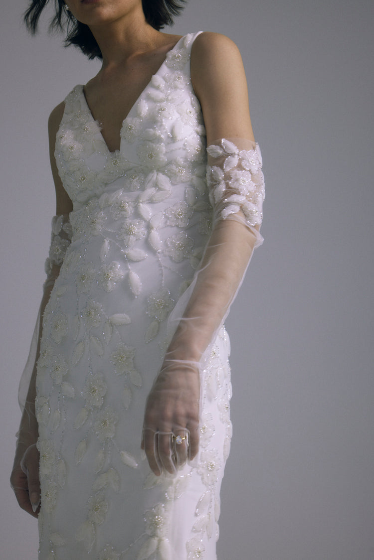 Embellished Tulle Glove, accessory from Collection Accessories by Amsale, Fabric: embroidered-tulle-flower-and-leaf
tulle