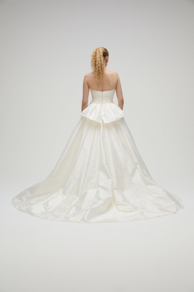 Image number 3: Dipti, back view
