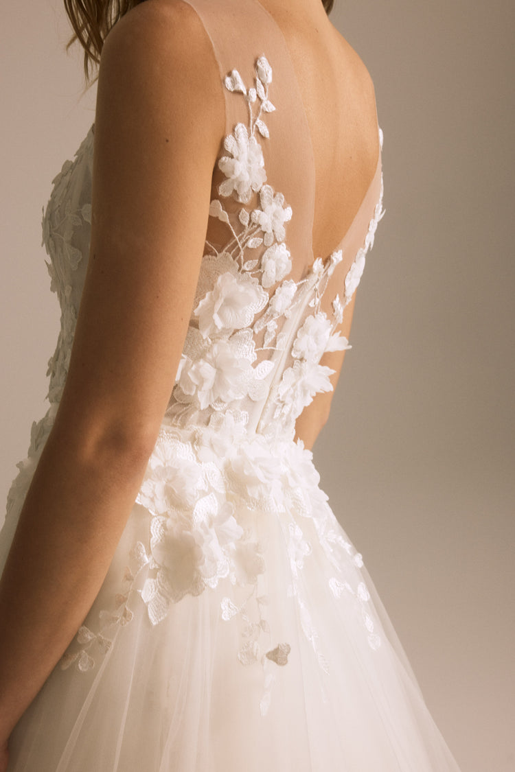 Image number 7: Tulle Overskirt for Floriane, view 8
