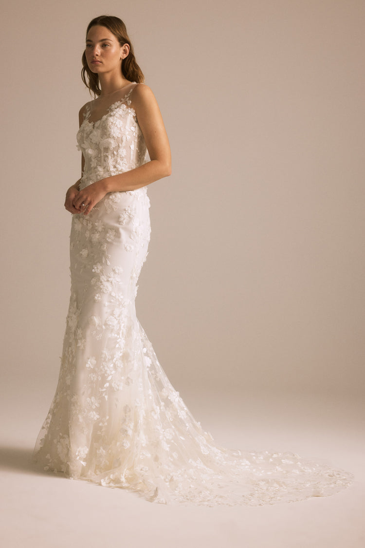 Image number 2: Floriane, side view