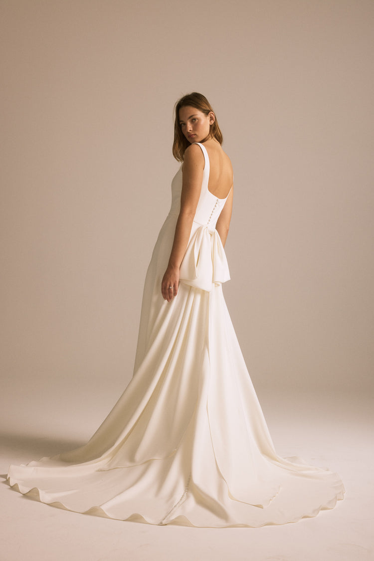 Image number 0: Honor, back view