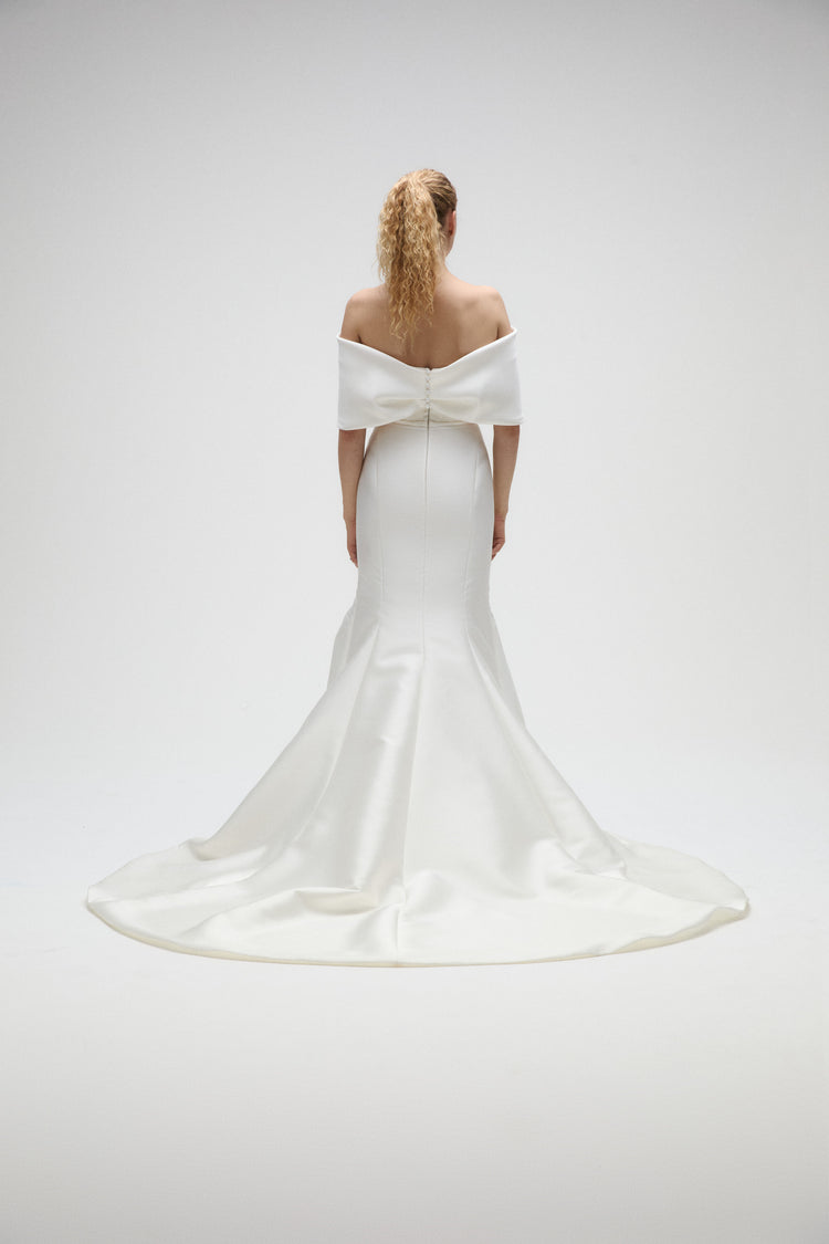 Image number 3: Joni, back view