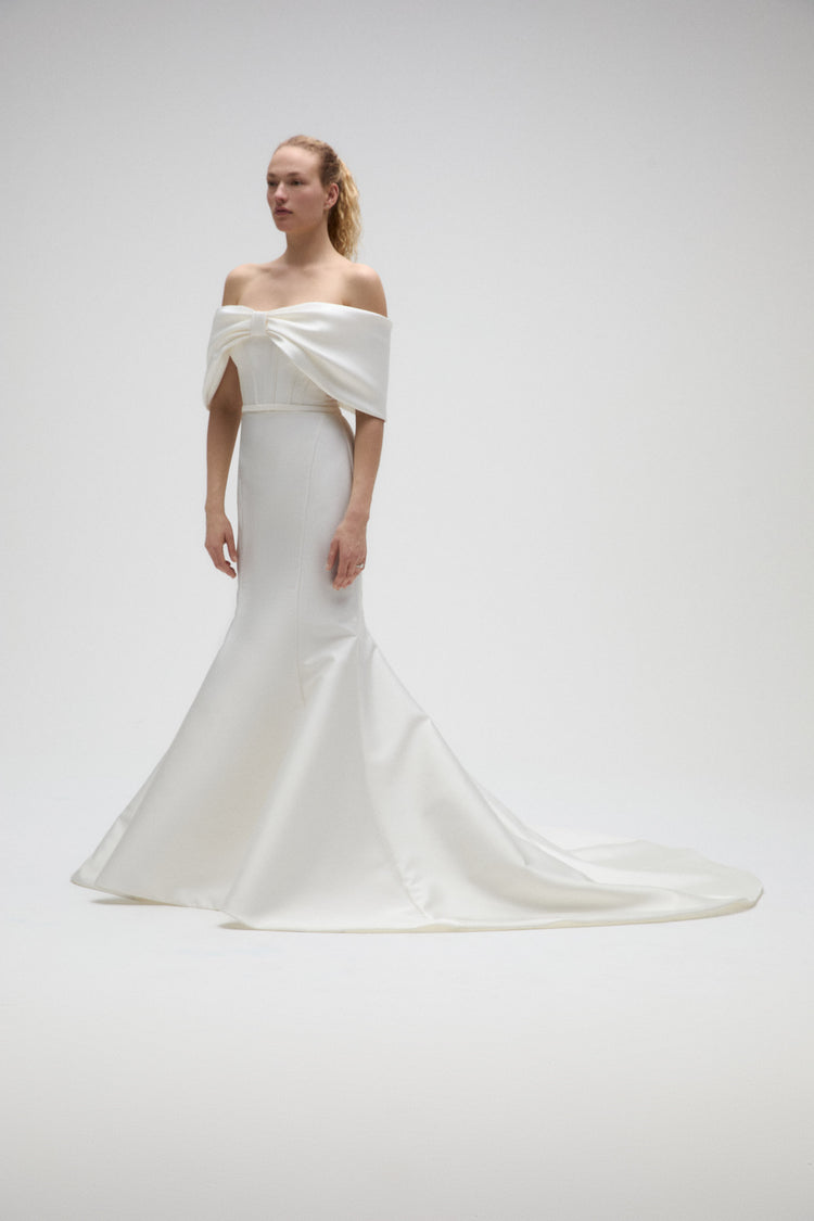 Image number 0: Joni, side view