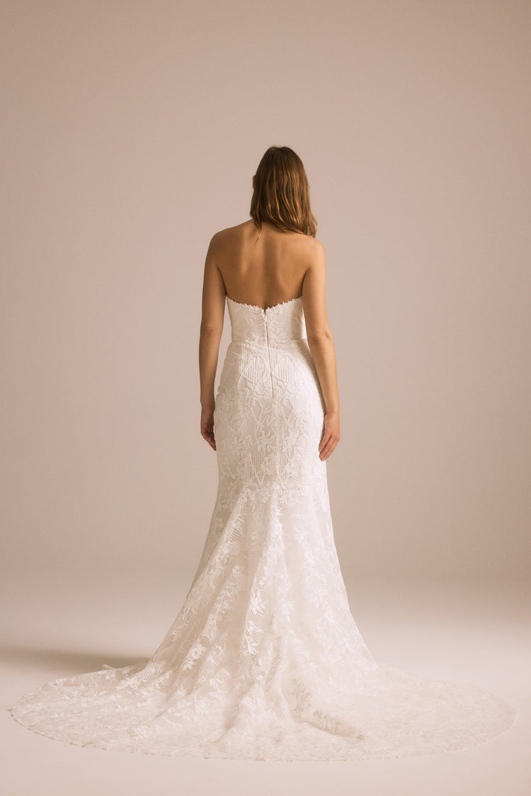 Image number 2: Magnolia, back view