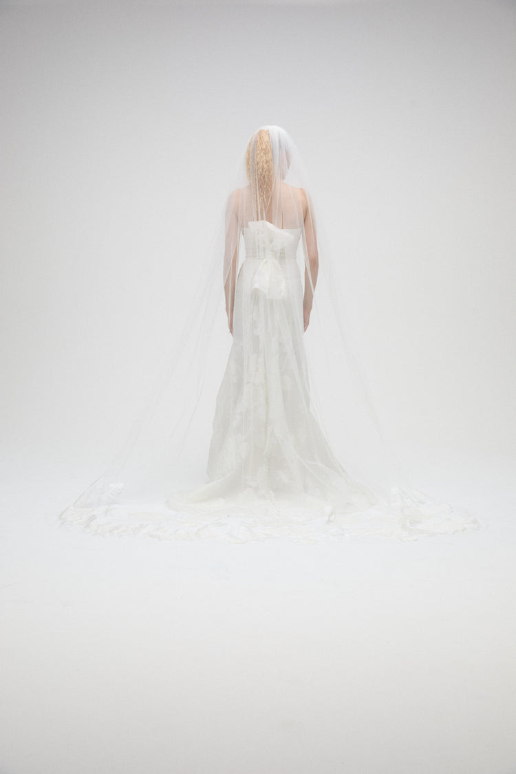 Marcelina Veil, accessory from Collection Accessories by Nouvelle Amsale, Fabric: fil-coupe-jacqaurd