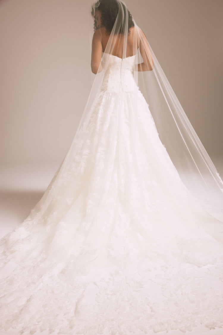 3D Floral Embroidered Veil, accessory from Collection Accessories by Nouvelle Amsale