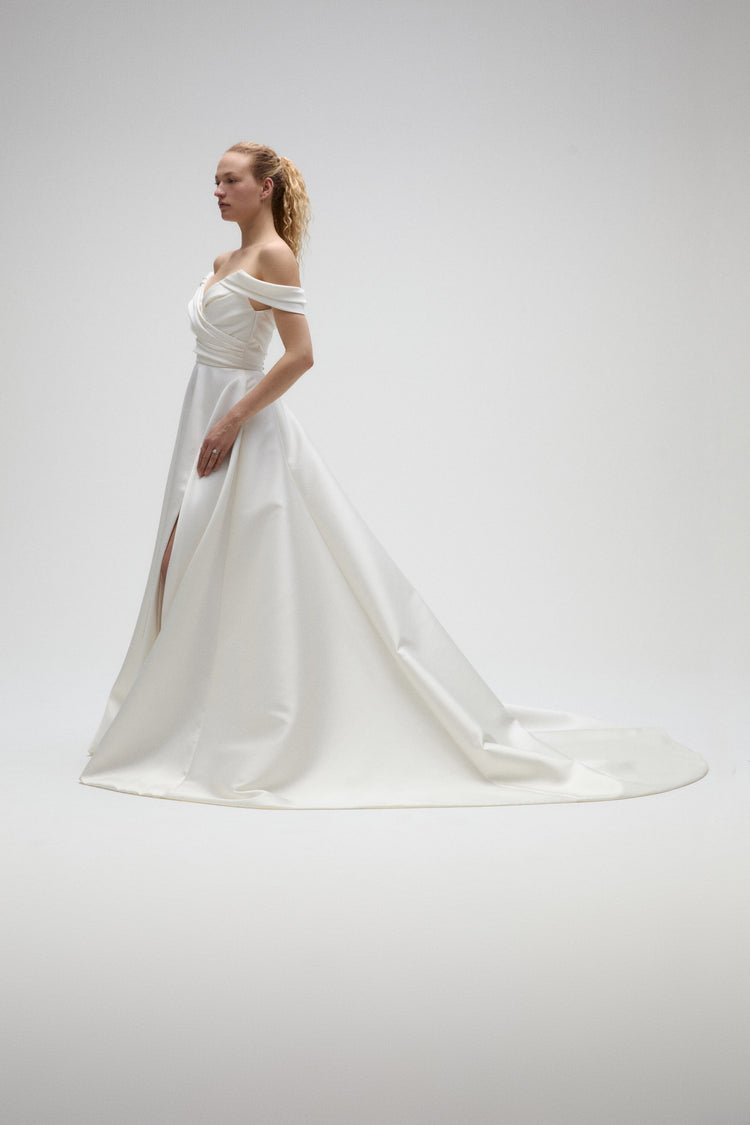 Image number 4: Marlene, side view