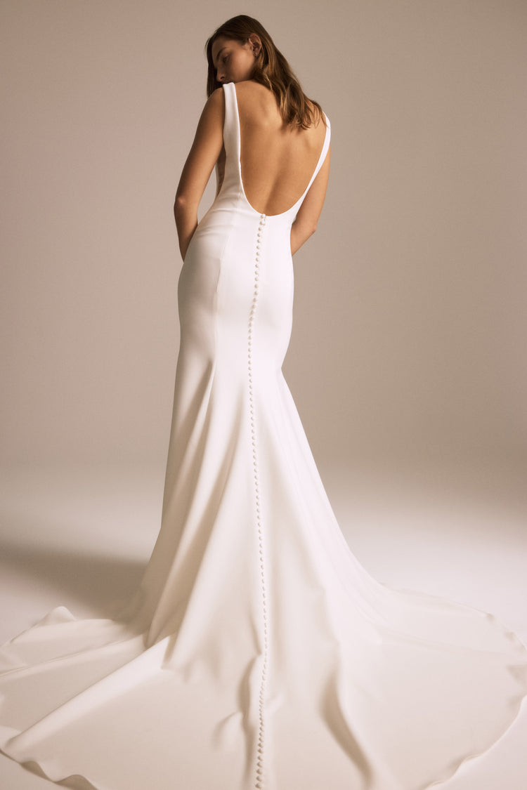 Image number 1: Nada, back view