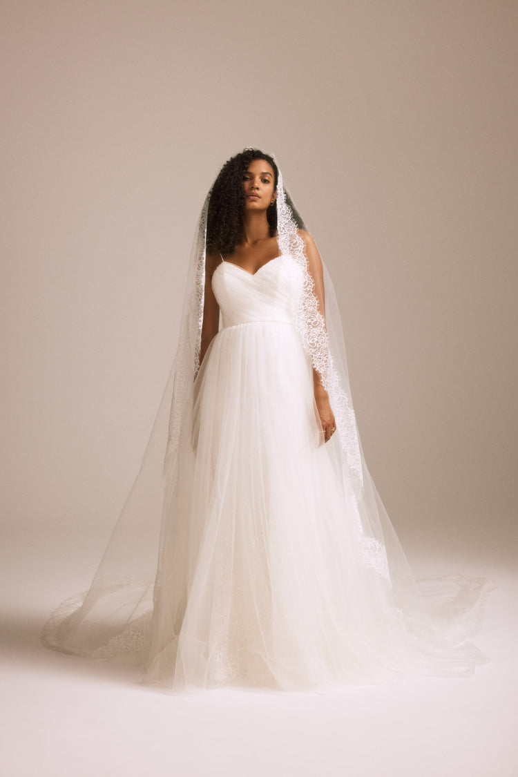 Chantilly Lace Veil, accessory from Collection Accessories by Nouvelle Amsale