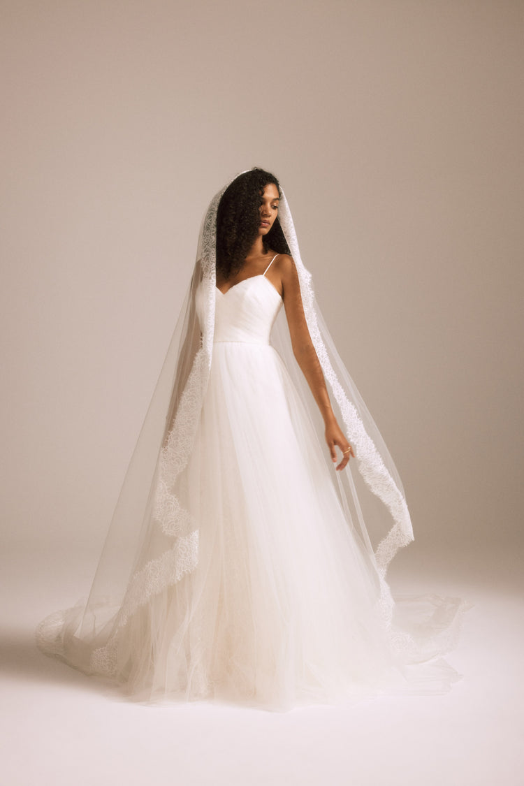 Chantilly Lace Veil, accessory from Collection Accessories by Nouvelle Amsale