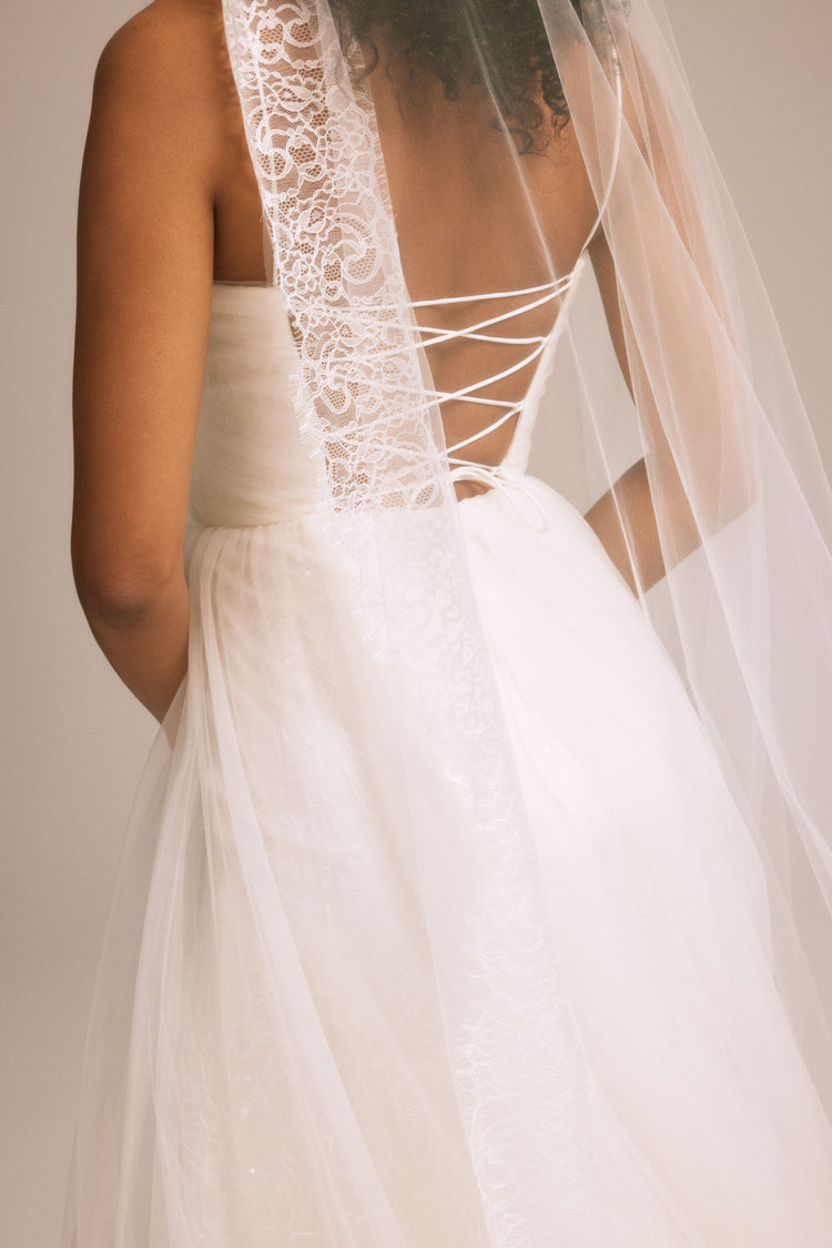 Chantilly Lace Veil, accessory from Collection Accessories by Nouvelle Amsale