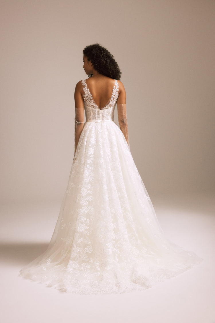 Image number 2: Seren, back view