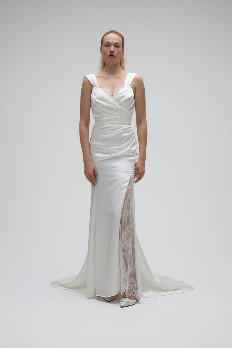 Image number 3: Shara, front view