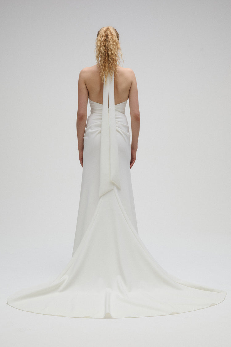 Image number 3: Tully, back view