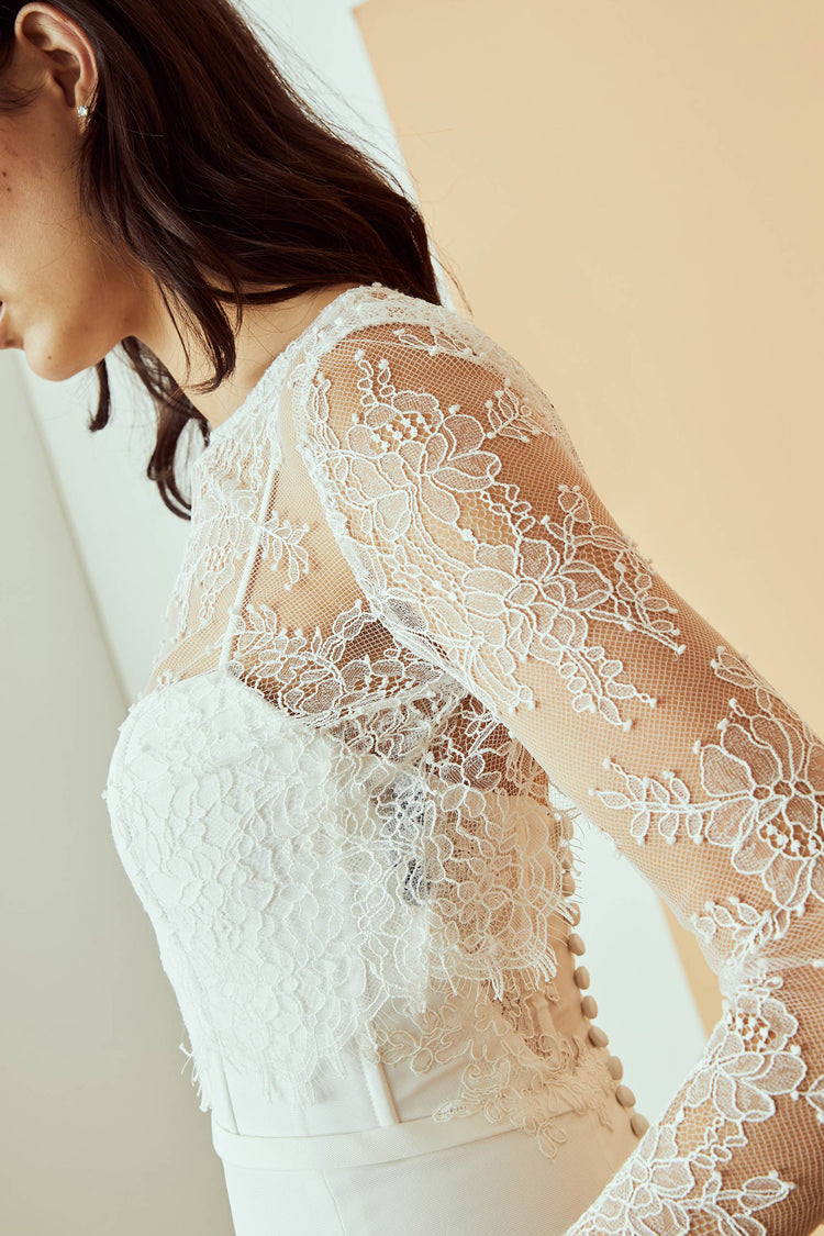 Chantilly Lace Topper, accessory from Collection Accessories by Nouvelle Amsale, Fabric: tulle