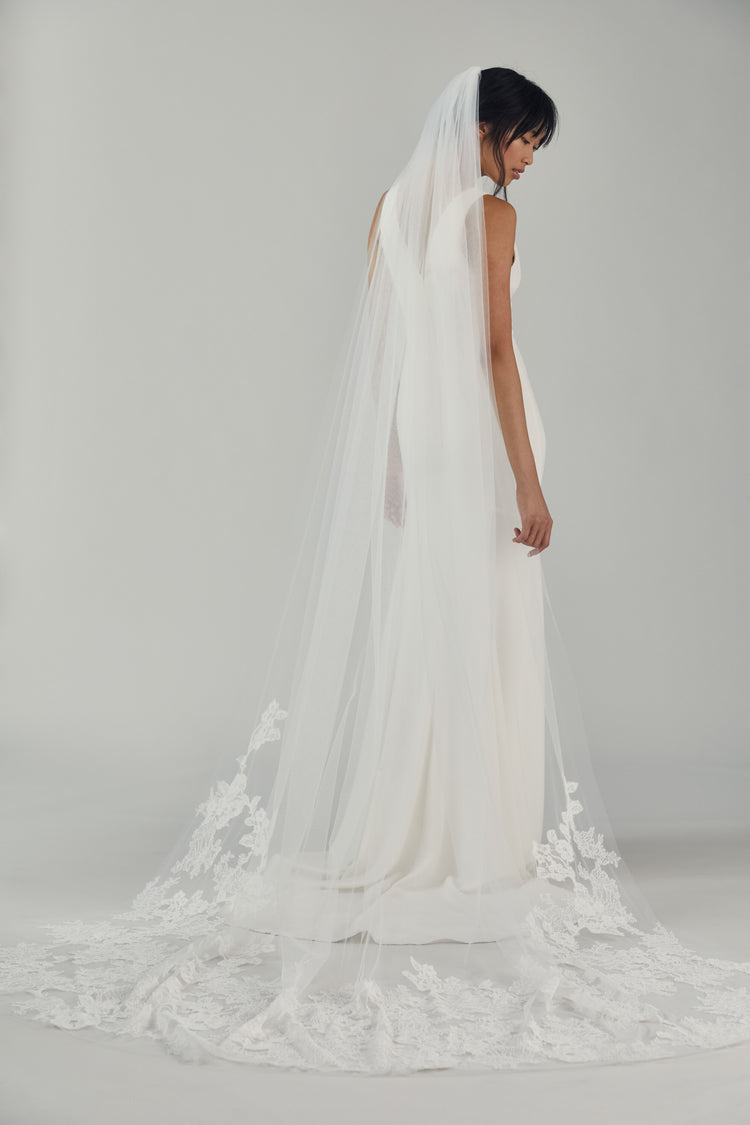Chantilly Lace Veil, accessory from Collection Accessories by Nouvelle Amsale, Fabric: tulle