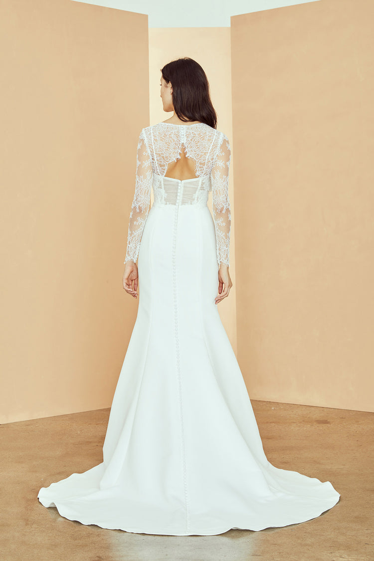 Chantilly Lace Topper, accessory from Collection Accessories by Nouvelle Amsale, Fabric: tulle