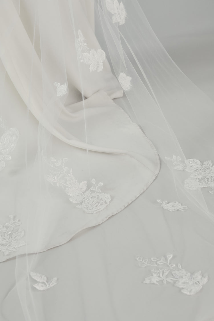 R255U - Cathedral length veil with shimmer lace - Ivory, dress by color from Collection Accessories by Nouvelle Amsale
