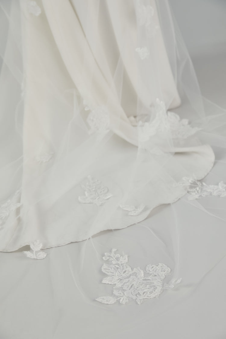 R255U - Cathedral length veil with shimmer lace - Ivory, dress by color from Collection Accessories by Nouvelle Amsale