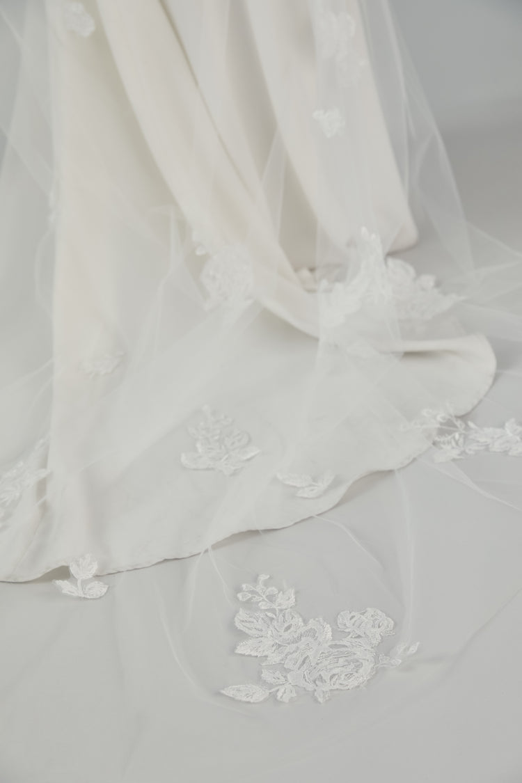 Cathedral Length Veil with Shimmer Lace, accessory from Collection Accessories by Nouvelle Amsale, Fabric: tulle