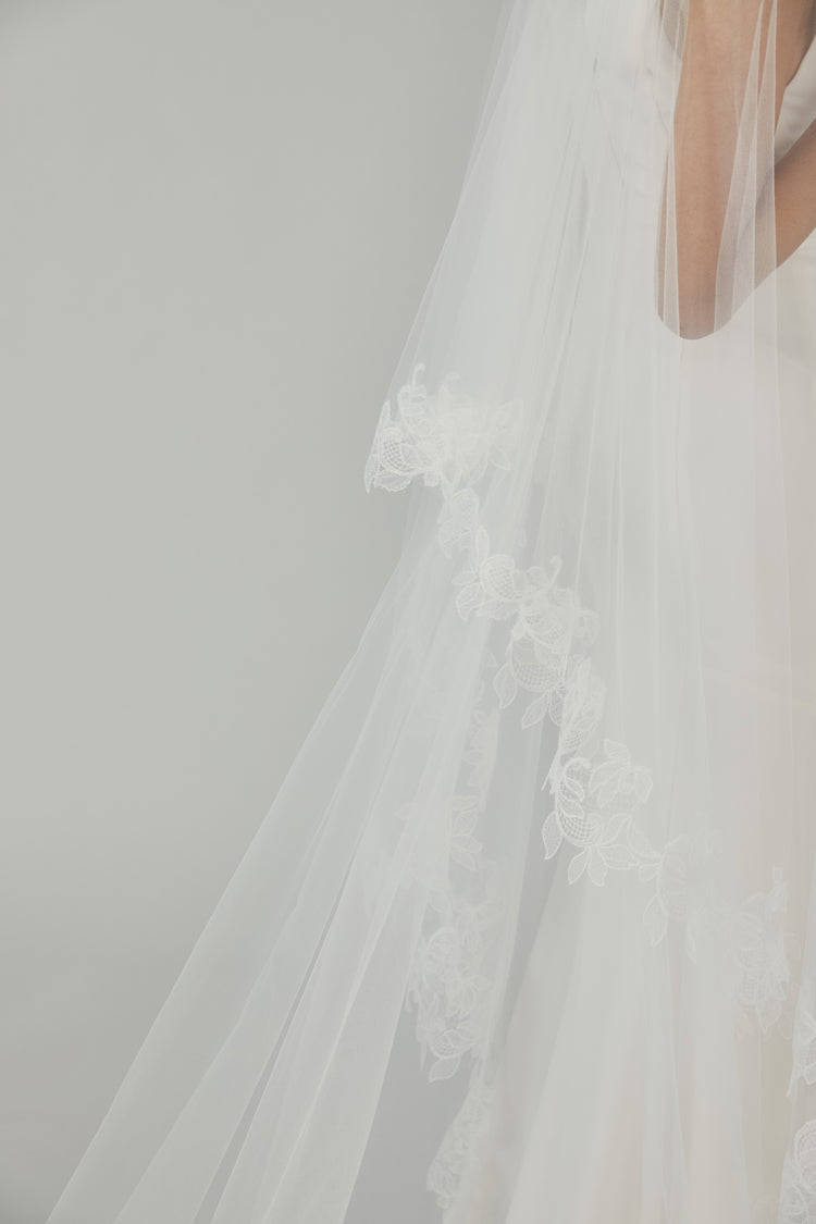 Butterfly Veil with Ivy Lace, accessory from Collection Accessories by Nouvelle Amsale, Fabric: tulle