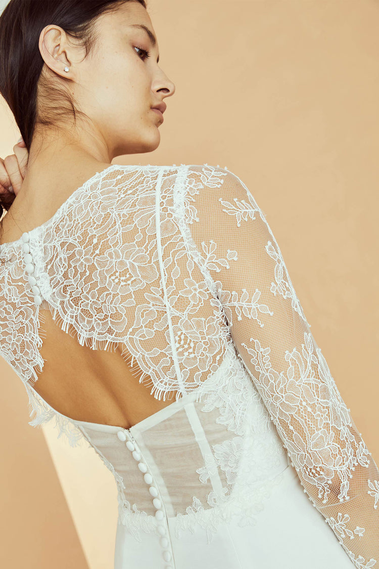 Chantilly Lace Topper, accessory from Collection Accessories by Nouvelle Amsale, Fabric: tulle
