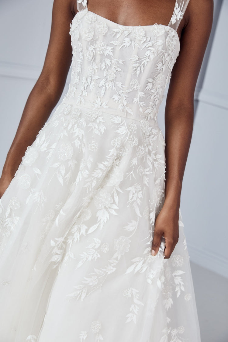 Yumi, dress from Collection Bridal by Amsale, Fabric: tulle
