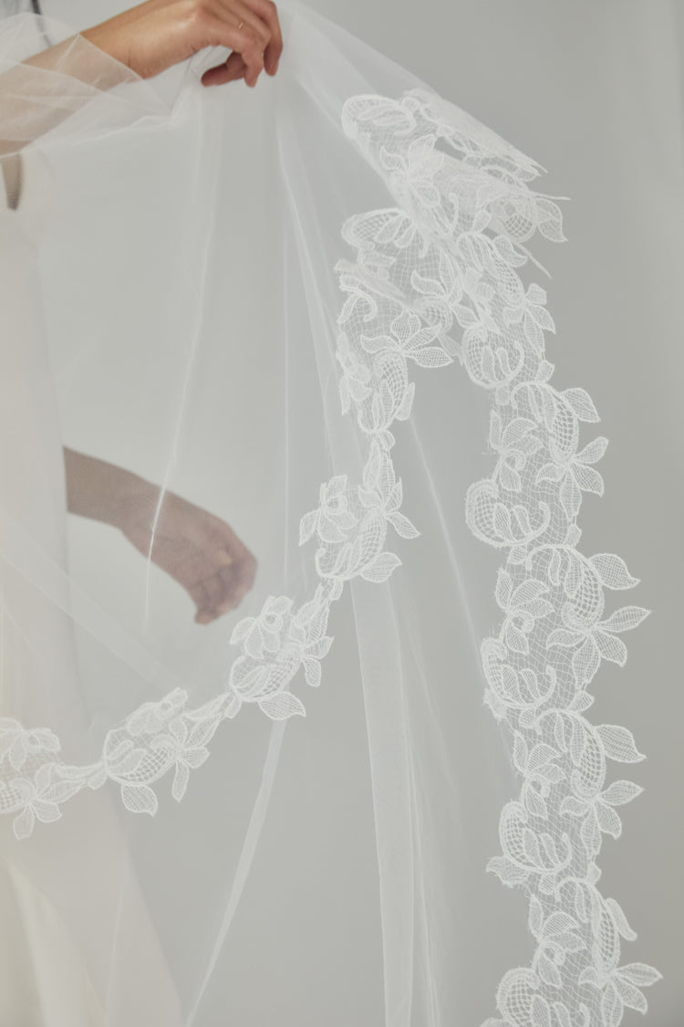 Butterfly Veil with Ivy Lace, accessory from Collection Accessories by Nouvelle Amsale, Fabric: tulle