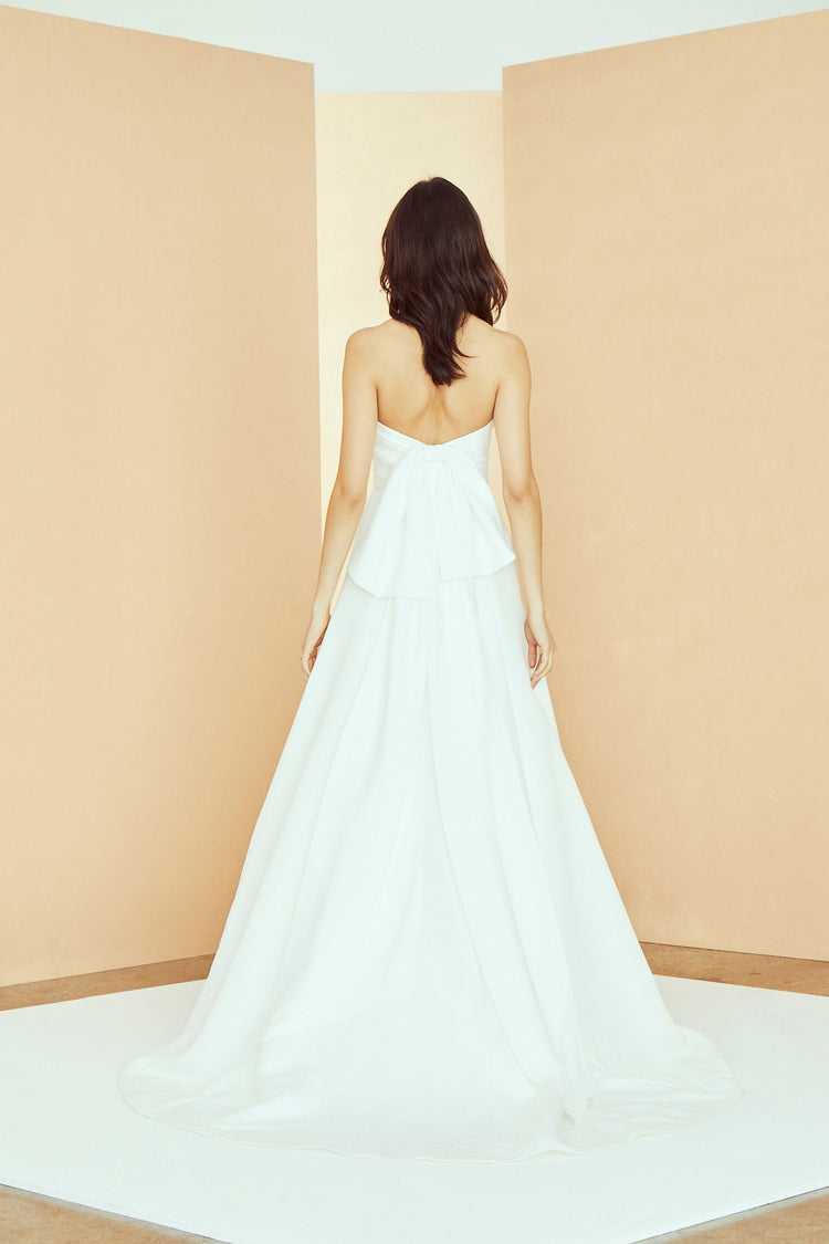 Image number 2: Kirsten, back view