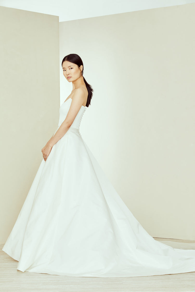 Charleston, dress from Collection Bridal by Amsale, Fabric: radzimir