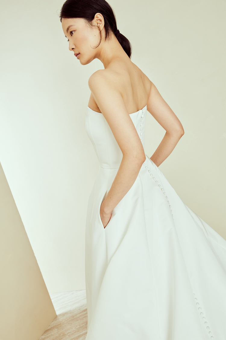 Charleston, dress from Collection Bridal by Amsale, Fabric: radzimir