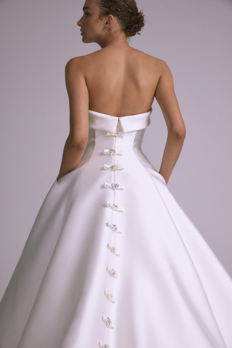 Ada, dress from Collection Bridal by Amsale, Fabric: silk-magnolia