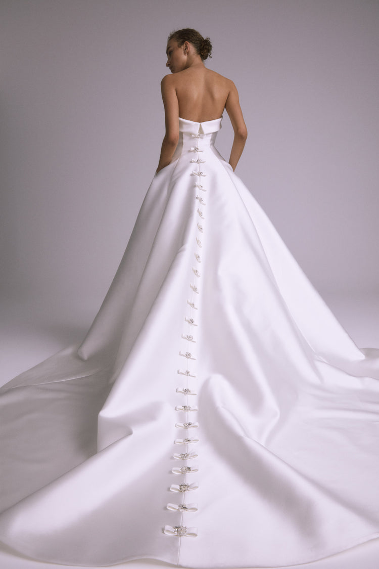 Ada, dress from Collection Bridal by Amsale, Fabric: silk-magnolia