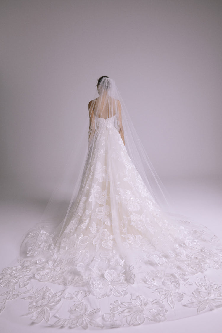 Oversized Floral Veil, accessory from Collection Accessories by Amsale