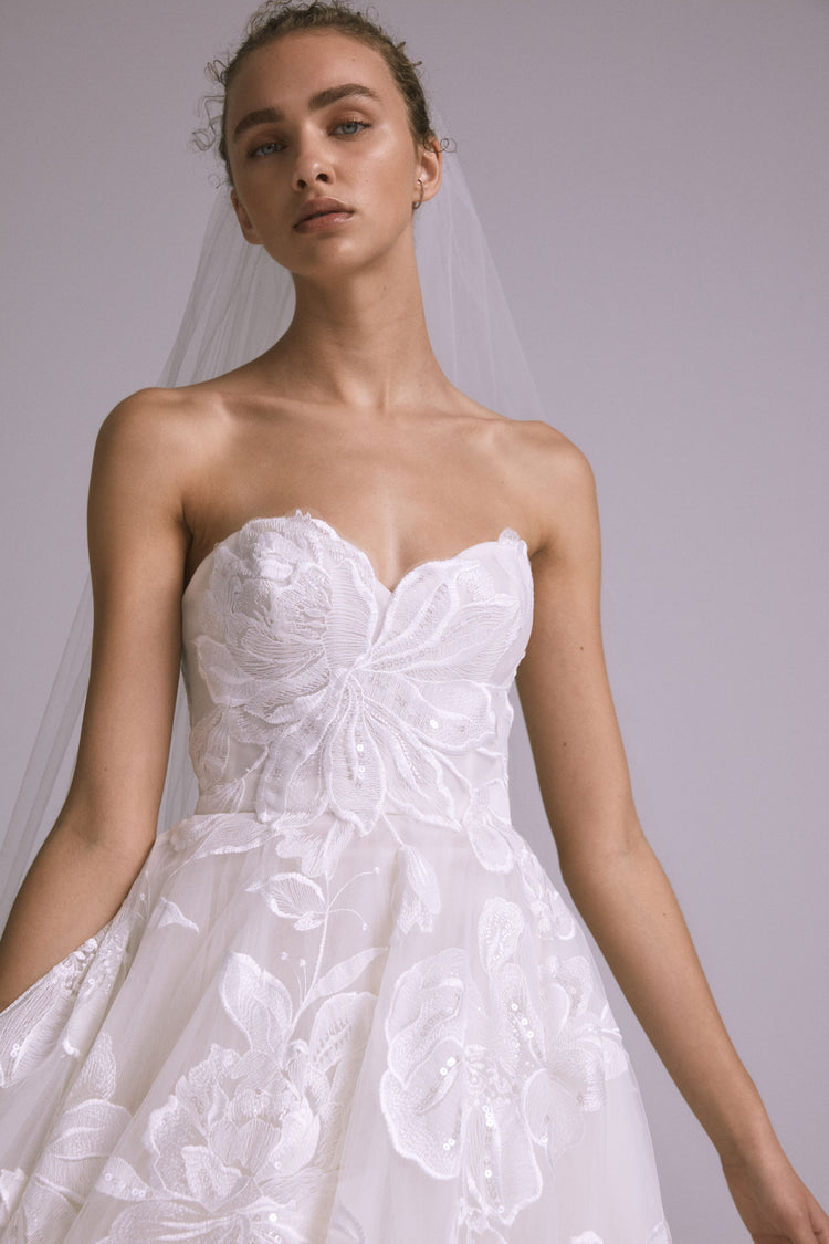 Oversized Floral Veil, accessory from Collection Accessories by Amsale