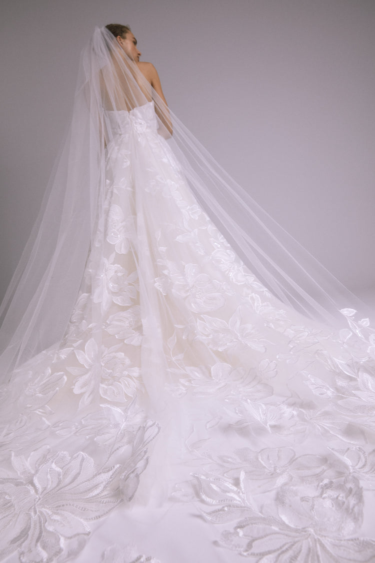 Oversized Floral Veil, accessory from Collection Accessories by Amsale