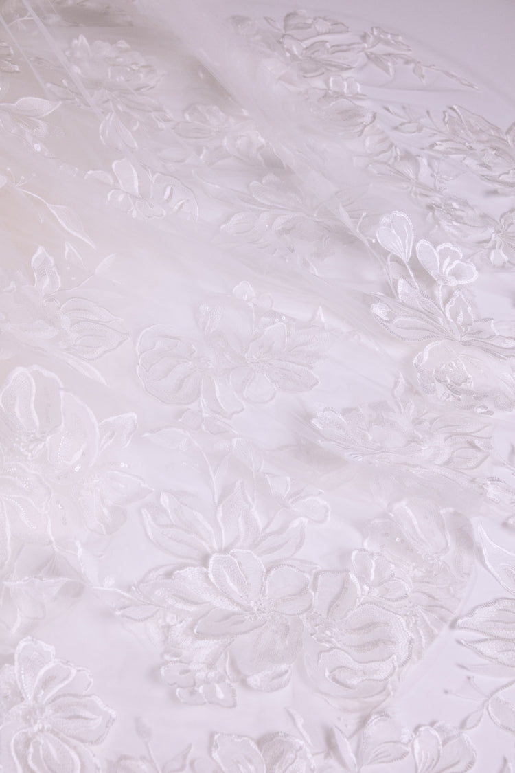 Oversized Floral Veil, accessory from Collection Accessories by Amsale