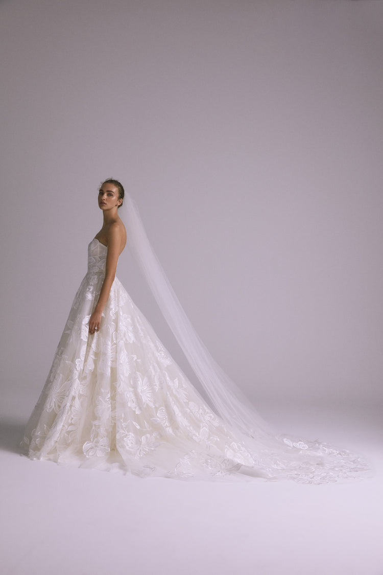 Oversized Floral Veil, accessory from Collection Accessories by Amsale