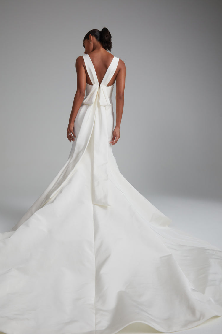 Sedna, dress from Collection Bridal by Amsale, Fabric: silk-faille
